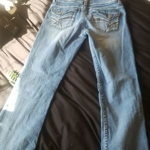 Cute low rise bootcut Jean's with embroided back pockets